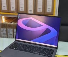 LG gram laptop i7 - Image 2